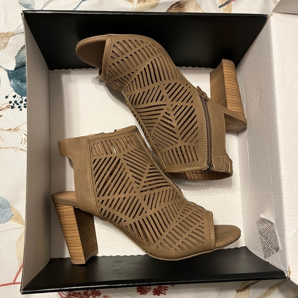 Dream cloud heel bootie